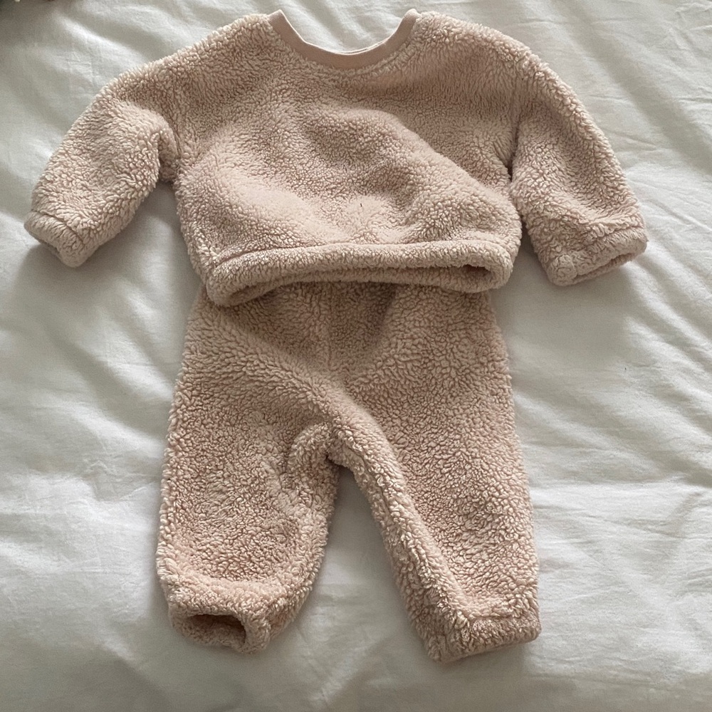GAP Cozy Sherpa Matching Set in Light Blush